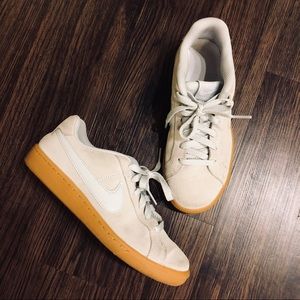 NIKE Court Royale Platinum Suede